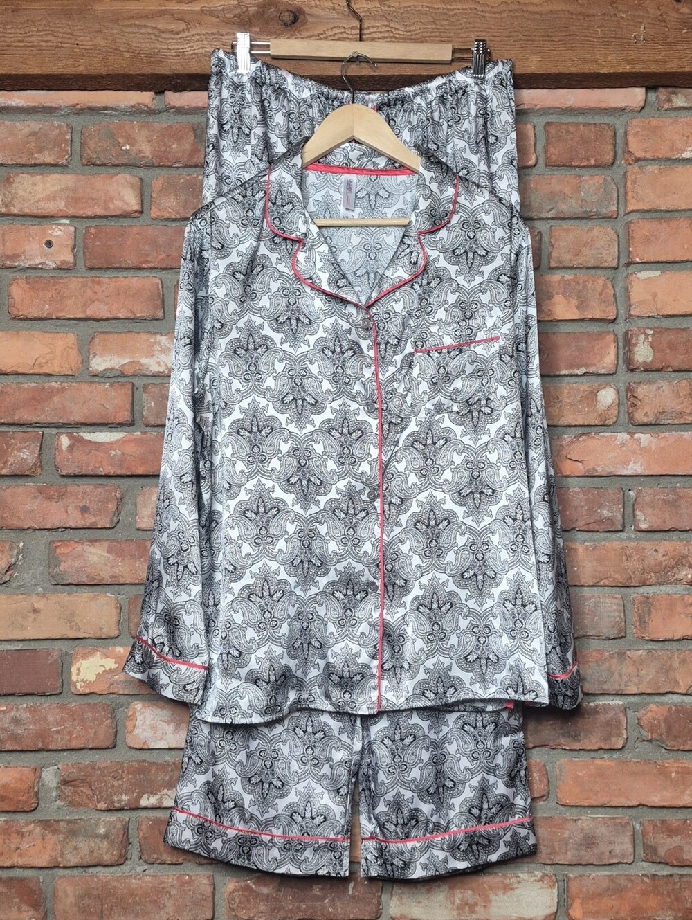 Gilligan & O’Malley Damask Paisley Pajama Set Button Up Red Piping Wide Leg